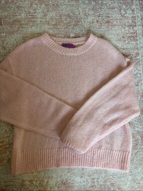 Classic Crewneck Women's Sweater in Light Pink